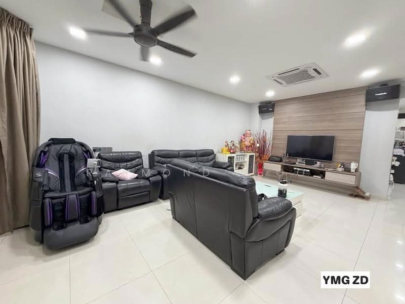 2-storey Terraced House for Sale in Kampung Batu Belah (Klang) - Raymond Choo - Living Room - PropertyGuru.com.my