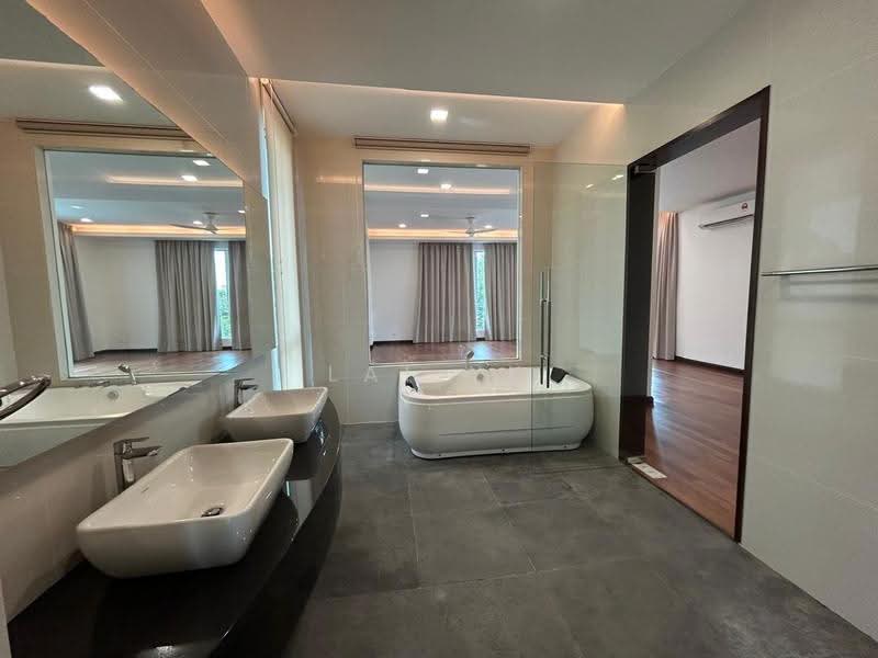 Bungalow House for Sale in Subang Heights (Subang Jaya) - Lai YK - Bathroom - PropertyGuru.com.my
