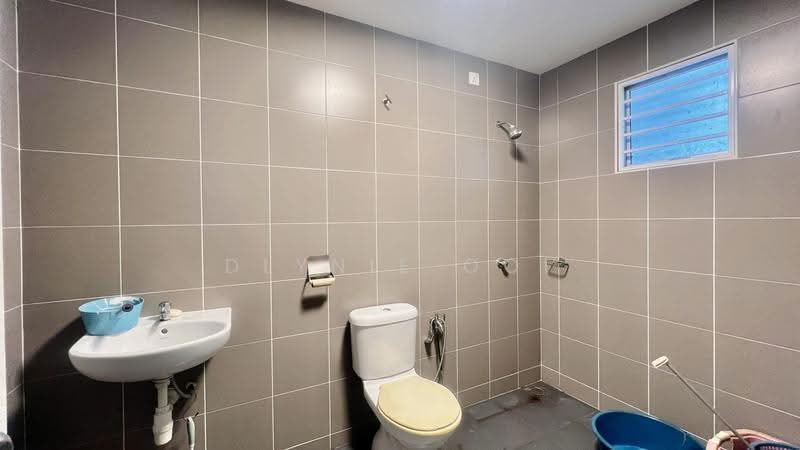 Semi-Detached House for Sale in Prima Saujana (Kajang) - Dlynie Ooi - Bathroom - PropertyGuru.com.my