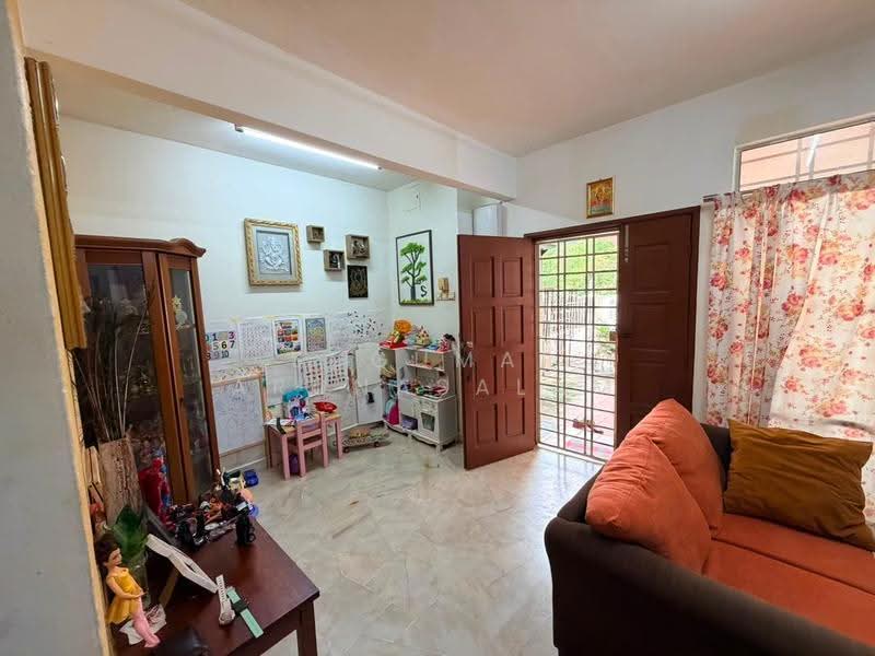 2-storey Terraced House for Sale in Putra Heights (Subang Jaya) - Sugumar Arunasalam - Living Room - PropertyGuru.com.my