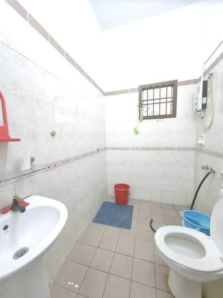 1.5-storey Terraced House for Sale in Bandar Seri Alam (Masai) - Winson Su - Bathroom - PropertyGuru.com.my