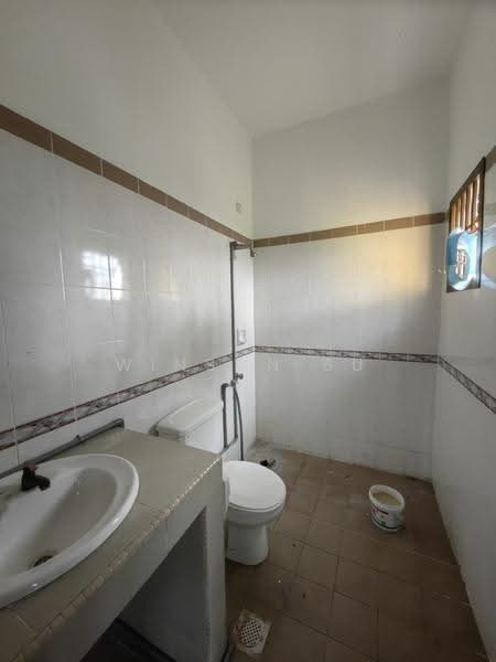 1.5-storey Terraced House for Sale in Bandar Seri Alam (Masai) - Winson Su - Bathroom - PropertyGuru.com.my
