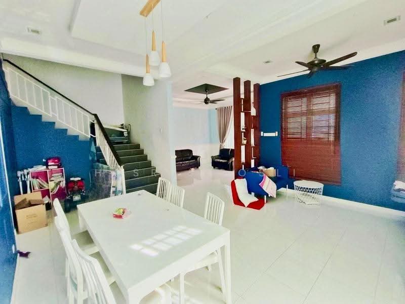 Rumah Berkembar untuk Dijual di Taman Tunku Sarina (Bandar Darulaman) - Hasrul Rosli - Living Room - PropertyGuru.com.my