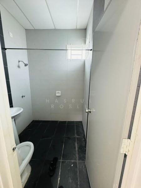 Rumah Berkembar untuk Dijual di Taman Tunku Sarina (Bandar Darulaman) - Hasrul Rosli - Bathroom - PropertyGuru.com.my