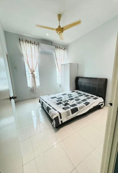 Rumah Berkembar untuk Dijual di Taman Tunku Sarina (Bandar Darulaman) - Hasrul Rosli - Bedroom - PropertyGuru.com.my