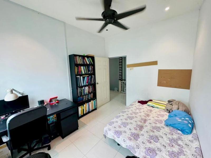 Rumah Berkembar untuk Dijual di Taman Tunku Sarina (Bandar Darulaman) - Hasrul Rosli - Bedroom - PropertyGuru.com.my