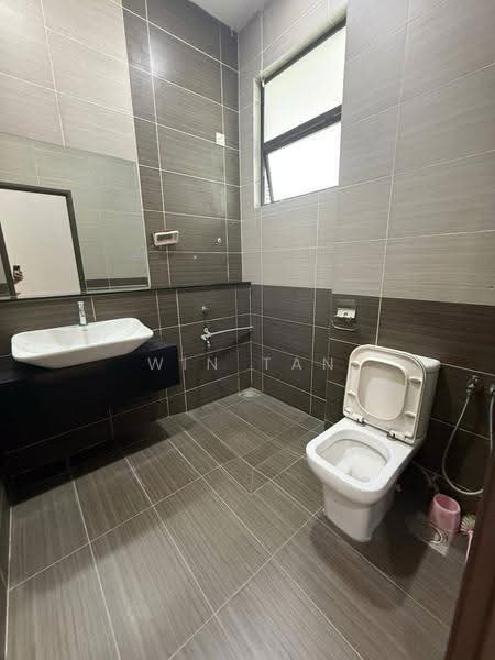 Semi-Detached House for Sale in Taman Gaya (Ulu Tiram) - Win Tan - Bathroom - PropertyGuru.com.my