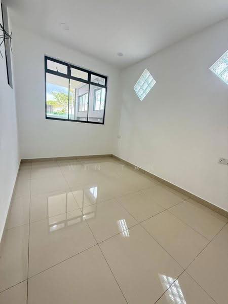 Semi-Detached House for Sale in Taman Gaya (Ulu Tiram) - Win Tan - Interior - PropertyGuru.com.my