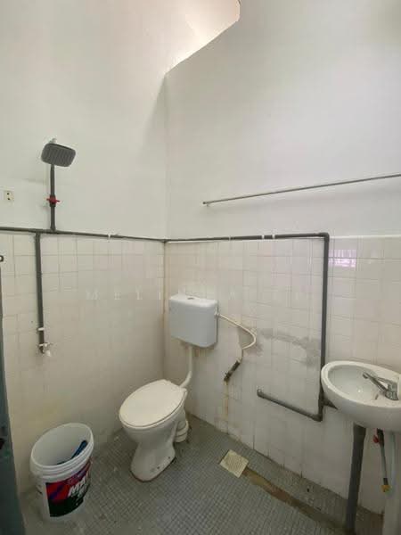 Rumah Teres 1-Tingkat untuk Dijual di Taman Mewah (Kulai) - Melinda Ee - Bathroom - PropertyGuru.com.my