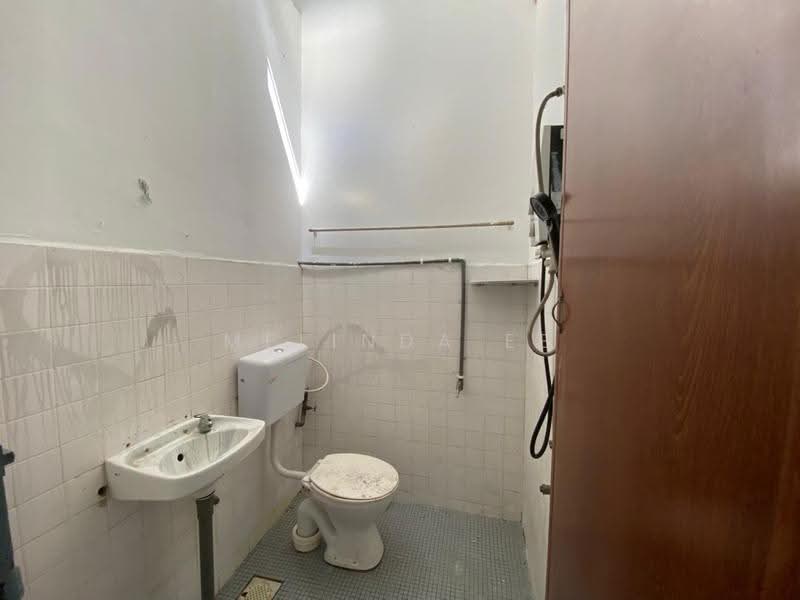 Rumah Teres 1-Tingkat untuk Dijual di Taman Mewah (Kulai) - Melinda Ee - Bathroom - PropertyGuru.com.my