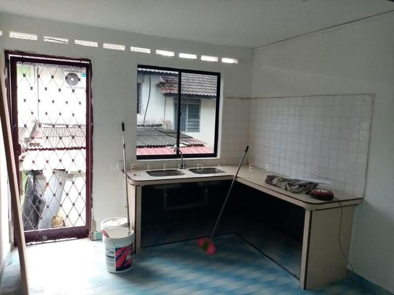 Rumah Teres 2-Tingkat untuk Dijual di Taman Muhibbah (Senai) - Melinda Ee - Kitchen - PropertyGuru.com.my