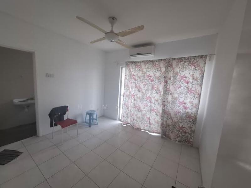 Townhouse for Rent in Bandar Saujana Putra (Tanjong Duabelas) - Thomas Gan - Living Room - PropertyGuru.com.my