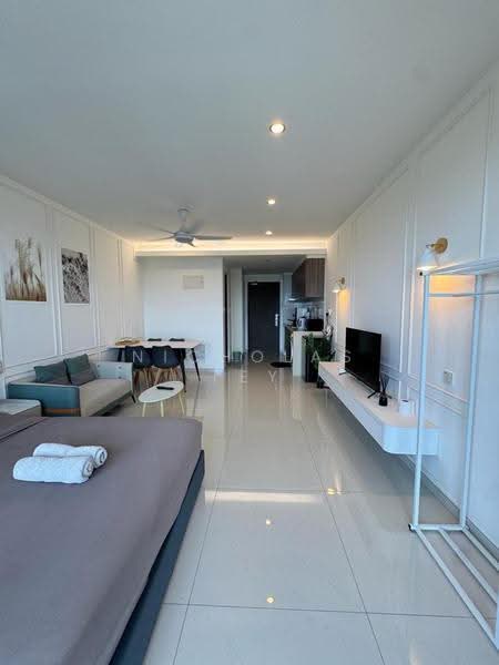 Kediaman Servis untuk Dijual di Country Garden Central Park - Nicholas Tey - Living Room - PropertyGuru.com.my