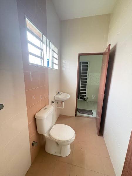 Semi-Detached House for Sale in Medan Klebang Mewah (Chemor) - Kelly Lam - Bathroom - PropertyGuru.com.my
