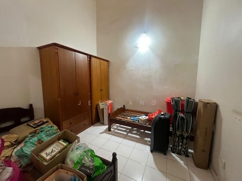 1.5-storey Terraced House for Sale in Taman Perling (Perling) - Jeff Ang - Bedroom - PropertyGuru.com.my