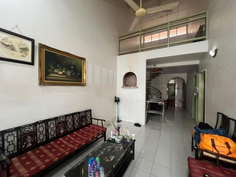 1.5-storey Terraced House for Sale in Taman Perling (Perling) - Jeff Ang - Living Room - PropertyGuru.com.my