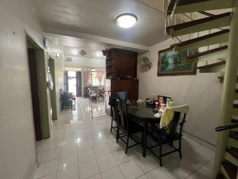 1.5-storey Terraced House for Sale in Taman Perling (Perling) - Jeff Ang - Dining Room - PropertyGuru.com.my
