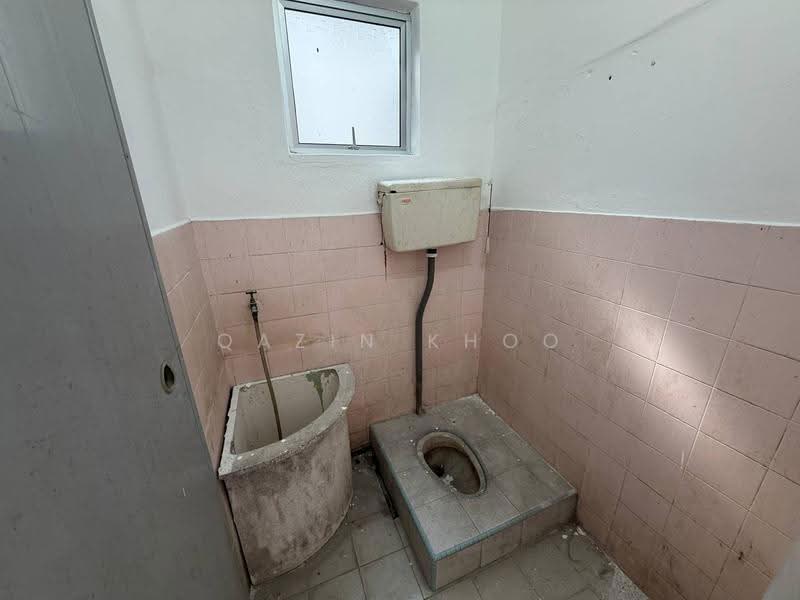 1-storey Terraced House for Sale in Sungai Siput (Perak) - Qazin Khoo - Bathroom - PropertyGuru.com.my