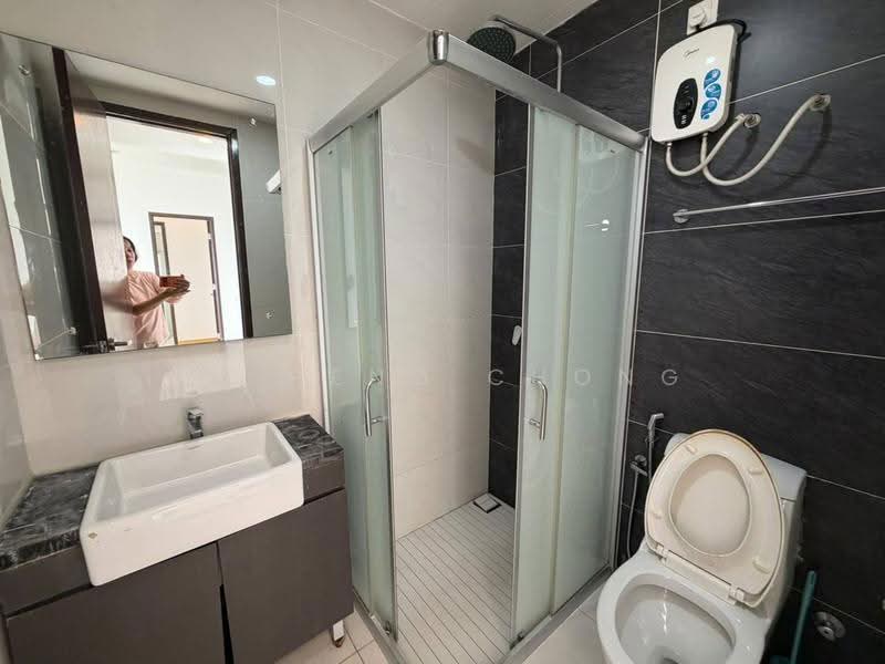 Condominium for Sale at Royal Strand @ Country Garden Danga Bay - Fu Heng Chong - Bathroom - PropertyGuru.com.my