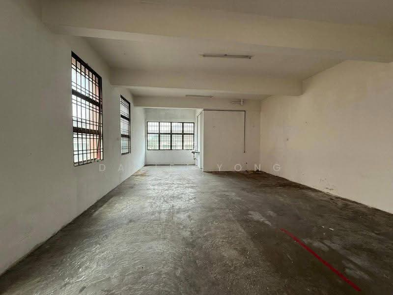 Factory for Rent in Taman Desa Cemerlang (Ulu Tiram) - Daniel Yong - Interior - PropertyGuru.com.my