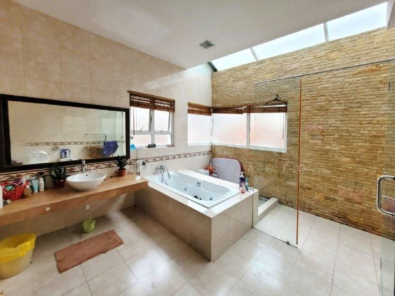 Semi-Detached House for Sale in Damansara Legenda (Petaling Jaya) - Khairul Syafiq - Bathroom - PropertyGuru.com.my