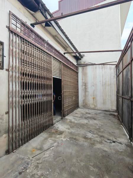 Factory for Rent in Taman Perindustrian Puchong Utama (Puchong) - Eric Foo - Exterior - PropertyGuru.com.my
