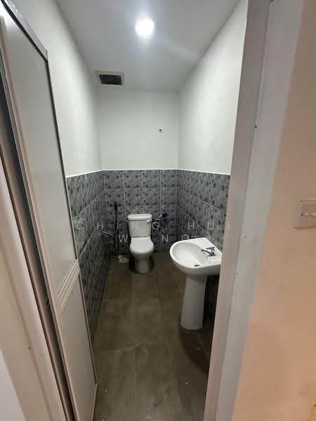2.5-storey Terraced House for Sale in Taman Bukit Sepangar (Kota Kinabalu) - Ching Hui Wong - Bathroom - PropertyGuru.com.my