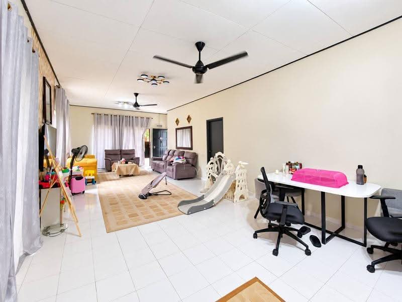 Bungalow House for Sale in Seri Kembangan (Selangor) - Fikri Yasmin - Living Room - PropertyGuru.com.my