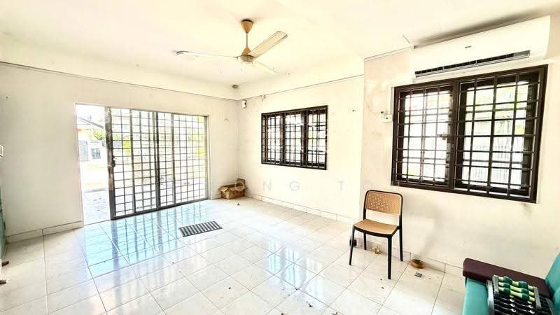 Semi-Detached House for Sale in Taman Daya (Johor Bahru) - Ee Fong Toh - Living Room - PropertyGuru.com.my