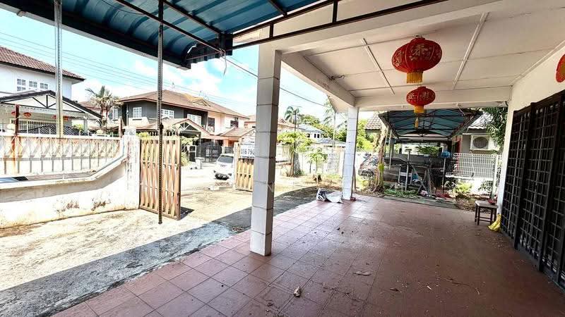 Semi-Detached House for Sale in Taman Daya (Johor Bahru) - Ee Fong Toh - PropertyGuru.com.my