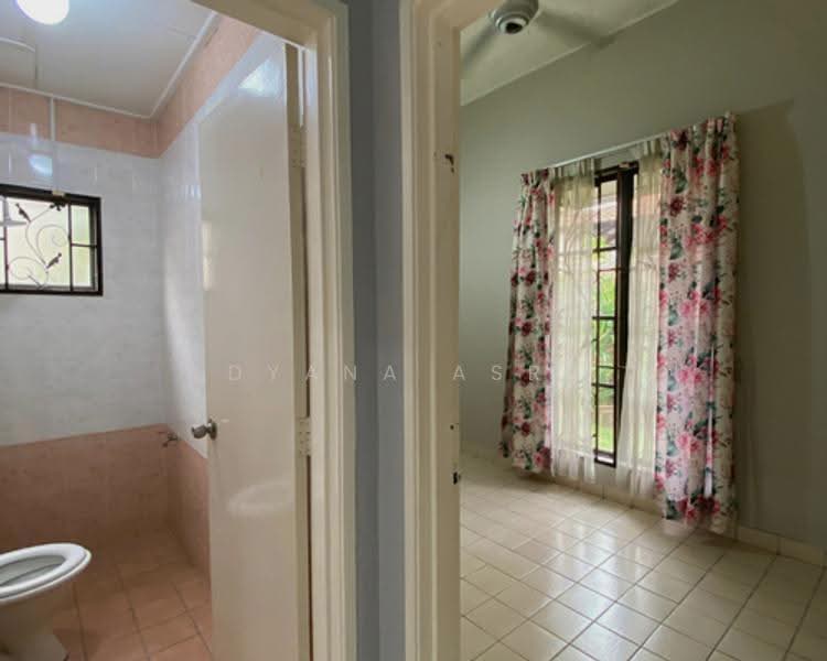 2-storey Terraced House for Rent in Bukit Jelutong (Shah Alam) - Dyana Asri - Bathroom - PropertyGuru.com.my