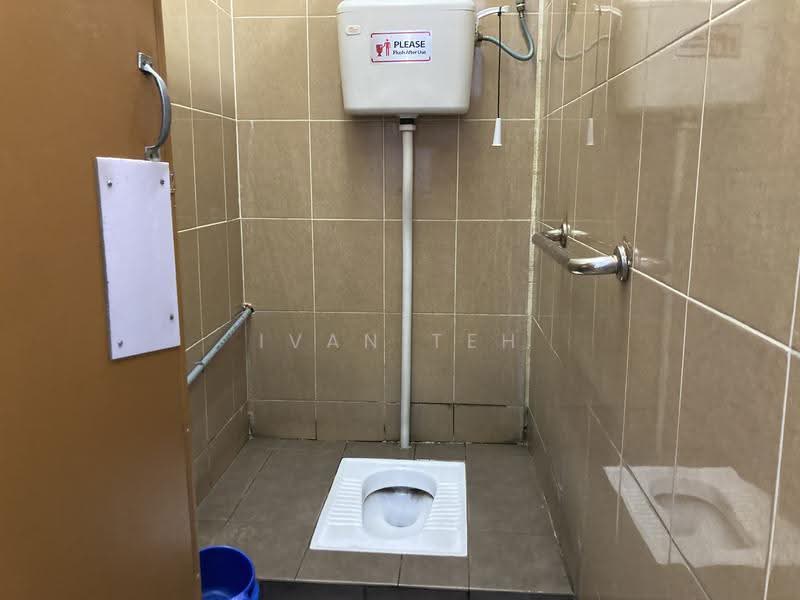 Shop for Rent in Kepong (Kuala Lumpur) - Ivan Teh - Bathroom - PropertyGuru.com.my