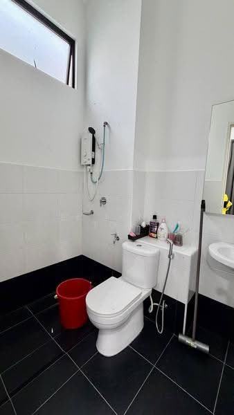 Rumah Kluster untuk Dijual di Kota Masai (Pasir Gudang) - Ee Fong Toh - Bathroom - PropertyGuru.com.my