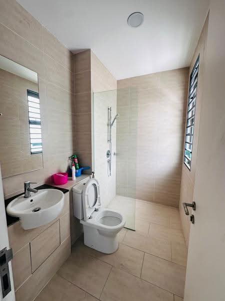 3-storey Terraced House for Rent in Lake Fields (Sungai Besi) - L.T Tan - Bathroom - PropertyGuru.com.my