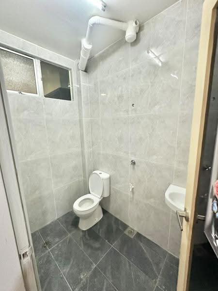 2-storey Terraced House for Sale in Taman Bukit Kempas (Tampoi) - Melinda Ee - Bathroom - PropertyGuru.com.my