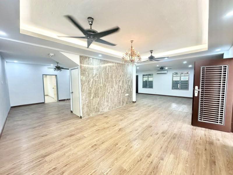 2-storey Terraced House for Sale in Taman Bukit Kempas (Tampoi) - Melinda Ee - Living Room - PropertyGuru.com.my