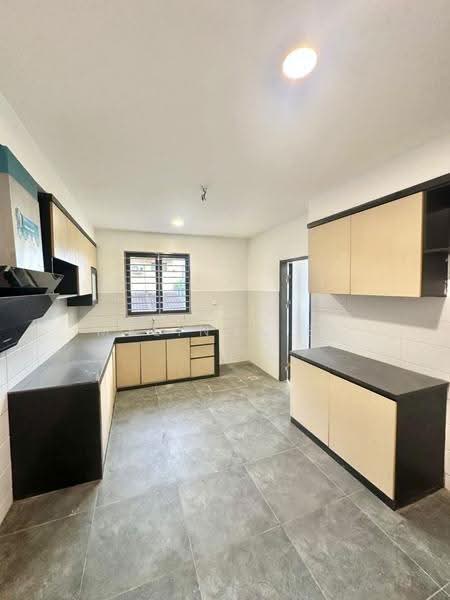 2-storey Terraced House for Sale in Taman Bukit Kempas (Tampoi) - Melinda Ee - Kitchen - PropertyGuru.com.my