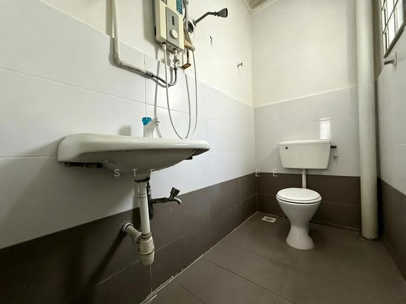 2-storey Terraced House for Sale in Bandar Country Homes (Rawang) - Steven Lee - Bathroom - PropertyGuru.com.my