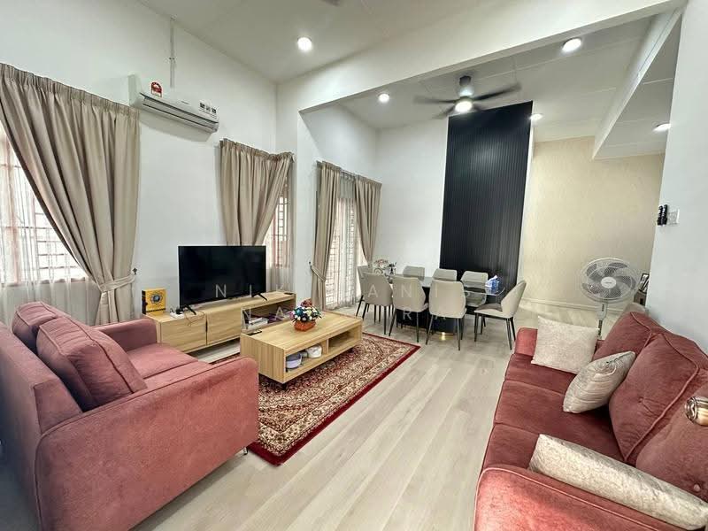 Cluster House for Rent in Telok Panglima Garang (Selangor) - Nik Hanis Naquira - Living Room - PropertyGuru.com.my