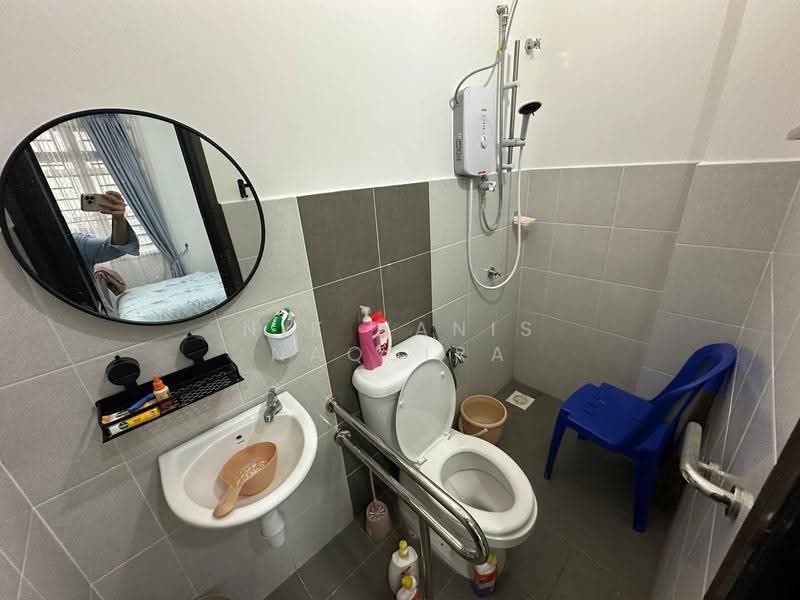 Cluster House for Rent in Telok Panglima Garang (Selangor) - Nik Hanis Naquira - Bathroom - PropertyGuru.com.my