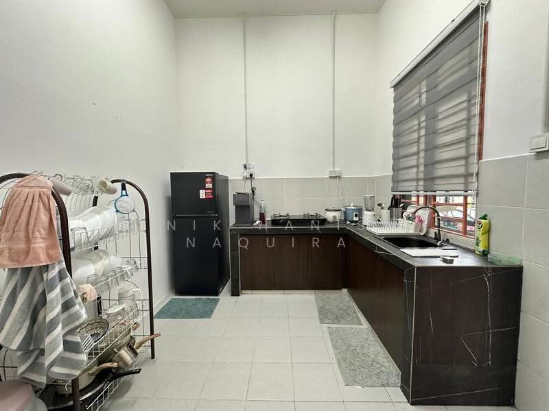 Cluster House for Rent in Telok Panglima Garang (Selangor) - Nik Hanis Naquira - Kitchen - PropertyGuru.com.my
