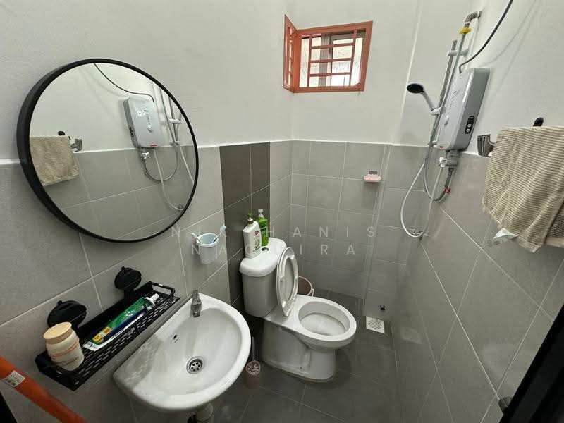 Cluster House for Rent in Telok Panglima Garang (Selangor) - Nik Hanis Naquira - Bathroom - PropertyGuru.com.my