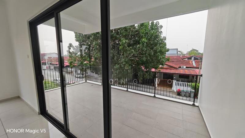 Semi-Detached House for Sale in BANDAR PUCHONG JAYA (Puchong) - Yew Long Woi - Balcony - PropertyGuru.com.my