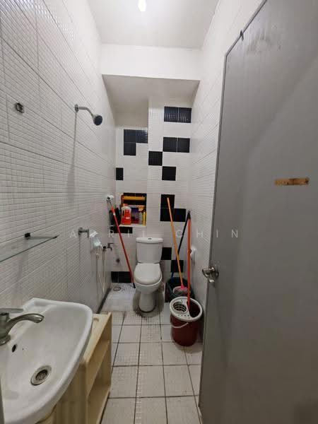 Service Residence for Rent at The Sky Executive Suites - April Chin - Bathroom - PropertyGuru.com.my