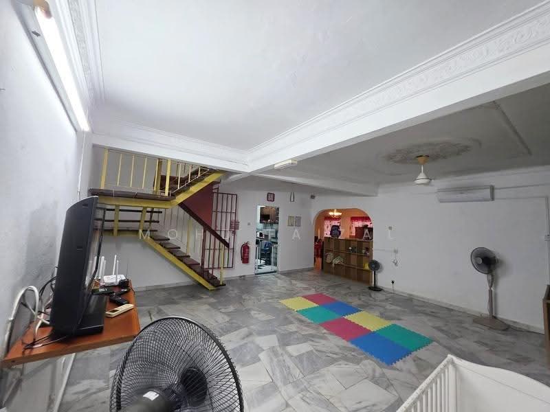 Rumah Teres 2-Tingkat untuk Dijual di Shah Alam (Selangor) - Mohd Faizal - Living Room - PropertyGuru.com.my
