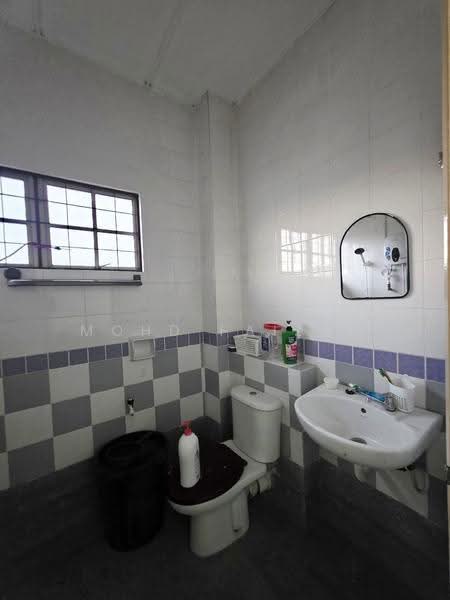 Rumah Teres 2-Tingkat untuk Dijual di Shah Alam (Selangor) - Mohd Faizal - Bathroom - PropertyGuru.com.my