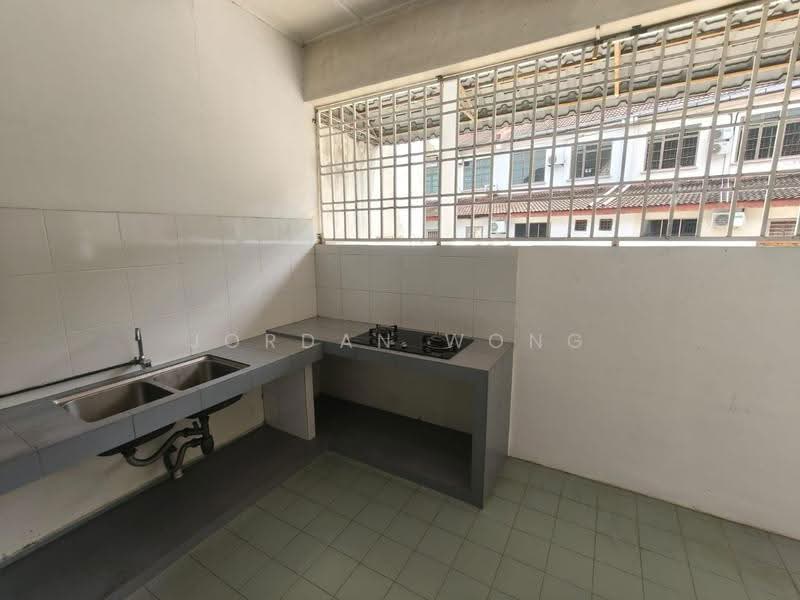 2-storey Terraced House for Rent in Ulu Tiram (Johor) - Jordan Wong - Kitchen - PropertyGuru.com.my
