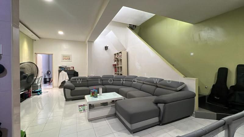 2.5-storey Terraced House for Sale in BANDAR PUCHONG JAYA (Puchong) - Yew Long Woi - Living Room - PropertyGuru.com.my