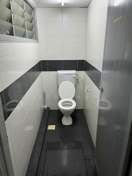 Shop for Sale in Klang (Selangor) - Roger Phang - Bathroom - PropertyGuru.com.my