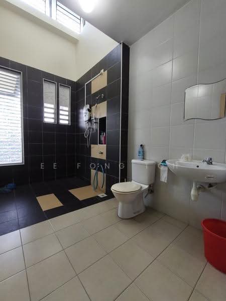2-storey Terraced House for Sale in Taman Impian Emas (Skudai) - Ee Fong Toh - Bathroom - PropertyGuru.com.my